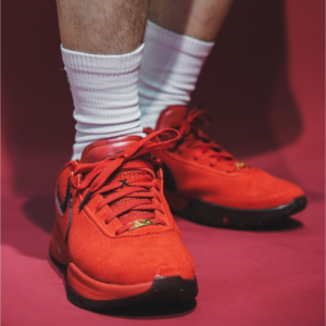 Giay Nike Lebron 20 'Liverpool' DV1190-600