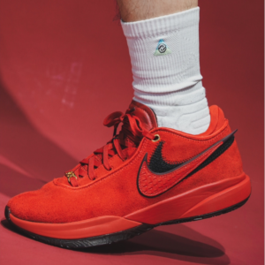 Giay Nike Lebron 20 'Liverpool' DV1190-600