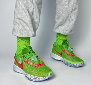 Alternative view of Giày Nike LeBron 20 'Stocking Stuffer' FJ4956-300