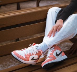 Giay Nike Air Jordan 1 Mid SE 'Orange Suede' DV1336-800