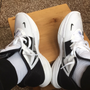 Giay Nike Kyrie Low 5 EP 'Black White' DJ6014-102