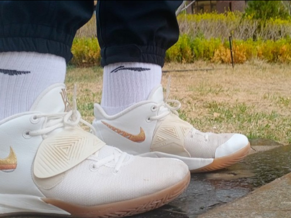 Giày Nike Kyrie Flytrap 3 EP White Metallic 'Gold Summit' CD0191-105 - Ảnh 4