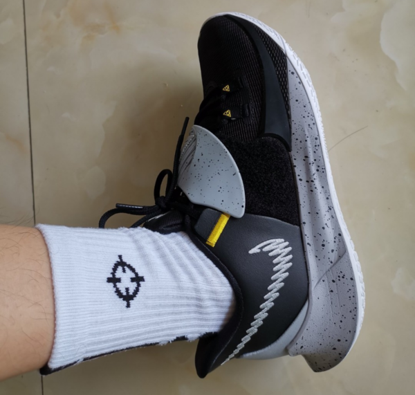 Giày Nike Kyrie Low 3 Team 'Black Wolf Grey' CW6228-004 - Ảnh 2