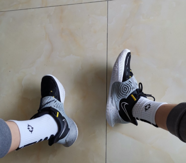 Giày Nike Kyrie Low 3 Team 'Black Wolf Grey' CW6228-004 - Ảnh 3