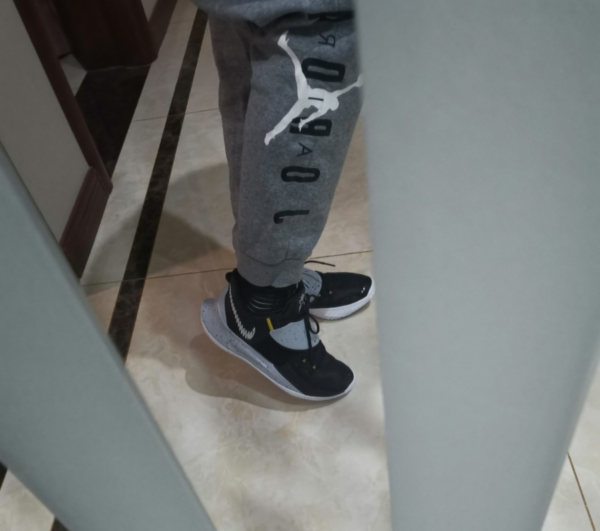 Giày Nike Kyrie Low 3 Team 'Black Wolf Grey' CW6228-004 - Ảnh 4