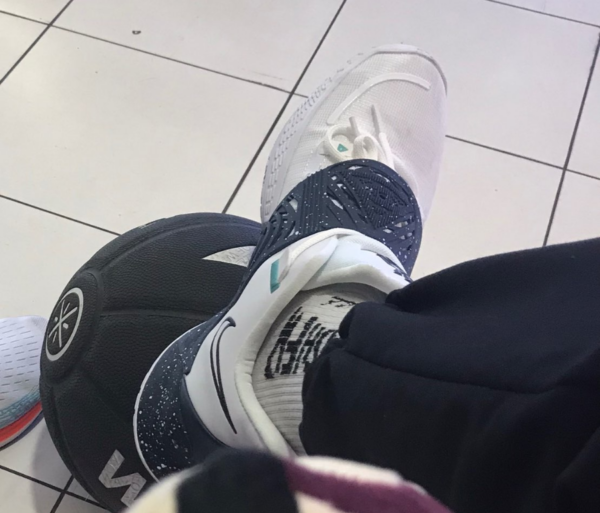 Giày Nike Kyrie Low 3 Team 'White Midnight Navy' CW6228-100 - Ảnh 2