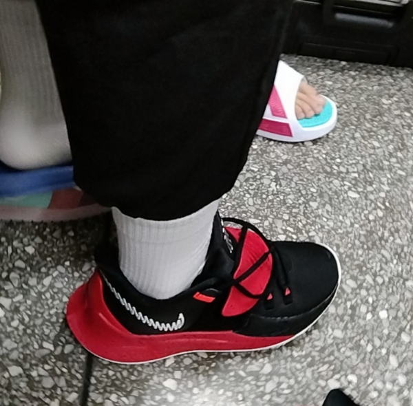 Giày Kyrie Low 3 Team 'Black University Red' CW6228-001 - Ảnh 2
