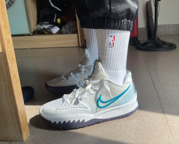 Giày Nike Kyrie 4 Low White Laser Blue CZ0105-100 - Ảnh 2