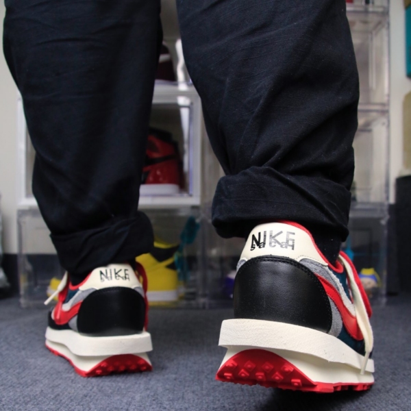 Giày Nike Sacai x Undercover x LDWaffle 'Midnight Spruce University Red' DJ4877-300 - Ảnh 8