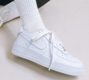 Alternative view of Giày Nike Air Force 1 07 Triple White CW2288-111