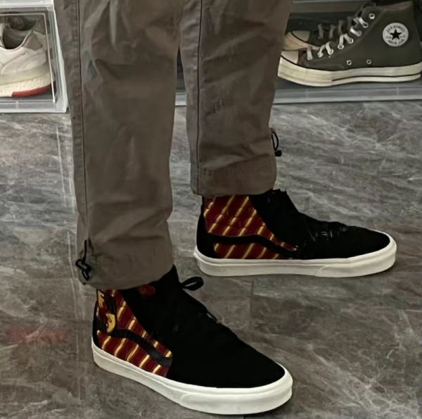 Giày Vans Harry Potter x Sk8-Hi 'Gryffindor' VN0A4BV6XK8 - Ảnh 3