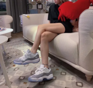 Giay Nike Air Jordan 11 Retro Low 'Cement Grey' AV2187-140