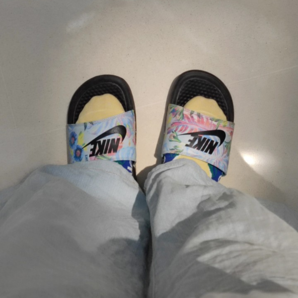 Dép Nike Wmns Benassi Slide 'Floral Print' 618919-023 - Ảnh 2