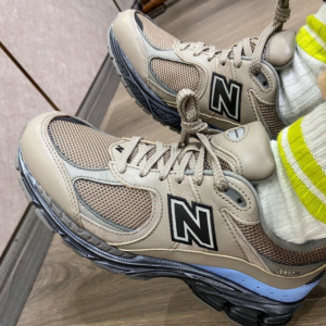 Alternative view of Giày New Balance thisisneverthat x 2002R 'Brown' ML2002RN
