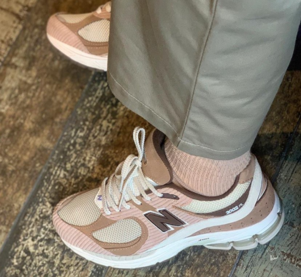 Giày New Balance 2002R 'SSENSE Corduroy' M2002RSS - Ảnh 8