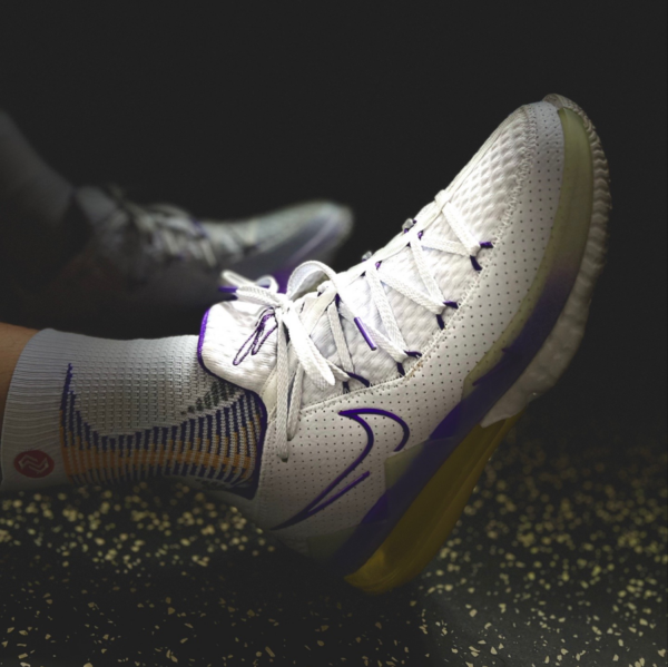 Giày Nike LeBron 17 Low 'Lakers' CD5007-102 - Ảnh 6