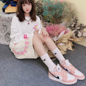 Alternative view of Giày Nike Air Jordan 1 Low GS 'Light Arctic Pink' 553560-800