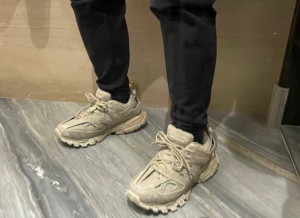 Alternative view of Giày Balenciaga Track Sneaker 'Faded Beige' 542023-W3CN2-9700