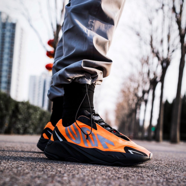 Giày Adidas Yeezy Boost 700 MNVN 'Orange' FV3258 - Ảnh 2