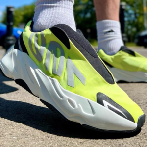 Alternative view of Giày Adidas Yeezy Boost 700 MNVN Laceless 'Phosphor' GY2055