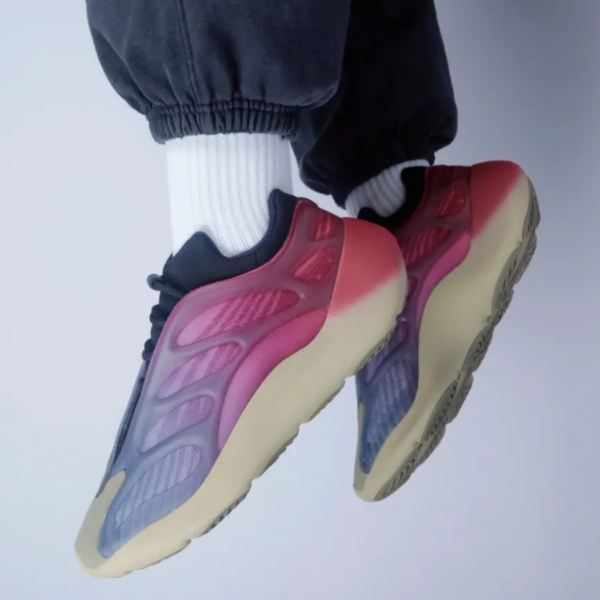 Giày Adidas Yeezy 700 V3 'Fade Carbon' GW1814 - Ảnh 2
