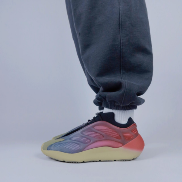 Giày Adidas Yeezy 700 V3 'Fade Carbon' GW1814 - Ảnh 9