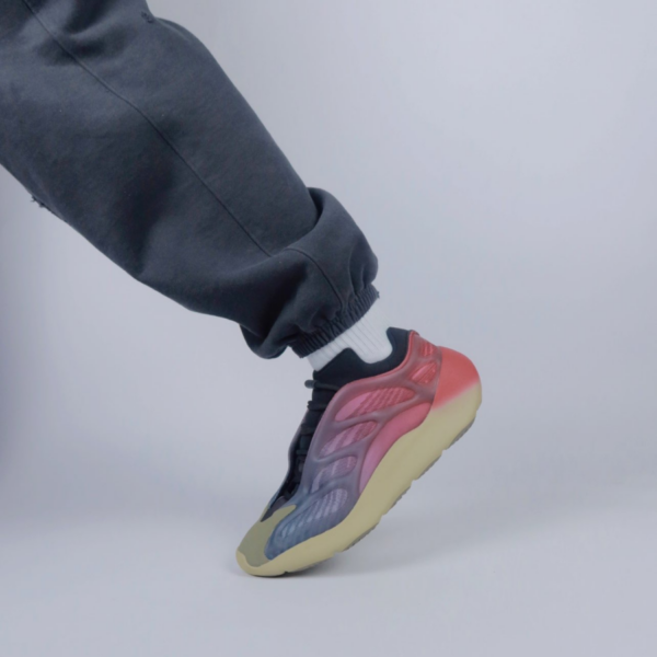 Giày Adidas Yeezy 700 V3 'Fade Carbon' GW1814 - Ảnh 7