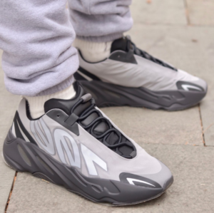 Alternative view of Giày Adidas Yeezy Boost 700 MNVN Metallic GW9524