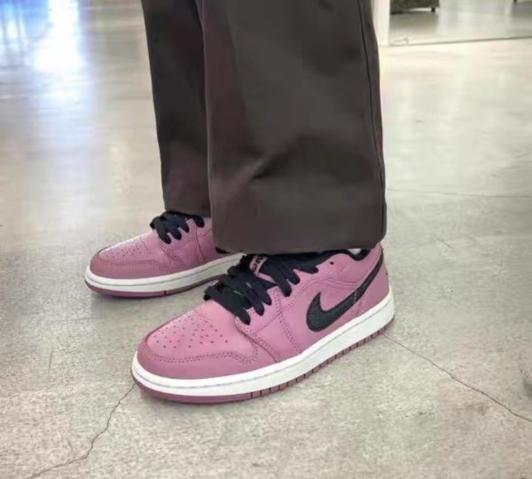 Giày Nike Wmns Air Jordan 1 Low SE 'Light Mulberry' DC7268-500 - Ảnh 3