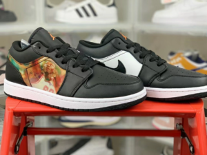Giay Nike Air Jordan 1 Low GS Hologram 'Black' DR9497-001