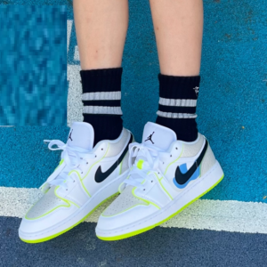 Giay Nike Air Jordan 1 Low SE GS 'Warped Swoosh' DV1324-117