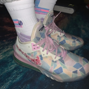 Alternative view of Giày Nike LeBron 18 Low EP x atmos 'Sakura' CV7564-101