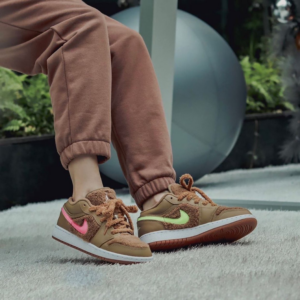 Alternative view of Giày Nike Air Jordan 1 Low Utility GS 'Teddy Bear' DO2233-264