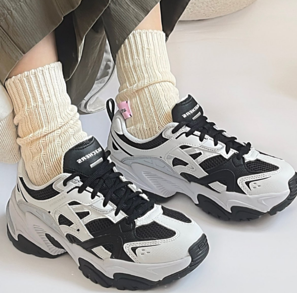 Giày Skechers D'Lites 1.0 Milk Tea Bear Corduroy 'Black White' 149906-BKNT - Ảnh 3