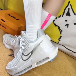 Giay Nike LeBron Witness 6 'White Metallic Pewter' CZ4052-102