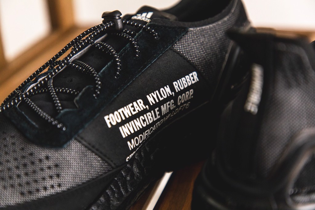 Cái nhìn cận cảnh về sản phẩm hợp tác của Invincible và adidas
