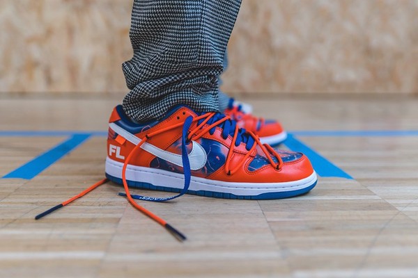 Sneakerhead toàn thế giới dậy sóng với phối màu Off-White x Nike Dunk "UNC" mới Sneakerhead toan the gioi day song voi phoi mau Off-White x Nike Dunk "UNC" moi