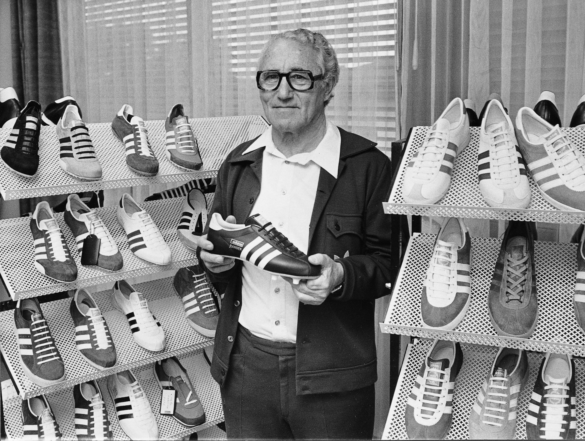 Triết lý bán hàng thành công của người sáng lập Adidas: “Bất cứ ai cũng đều là khách hàng của tôi” Hinh anh 1: Triet ly ban hang thanh cong cua nguoi sang lap Adidas: “Bat cu ai cung deu la khach hang cua toi”