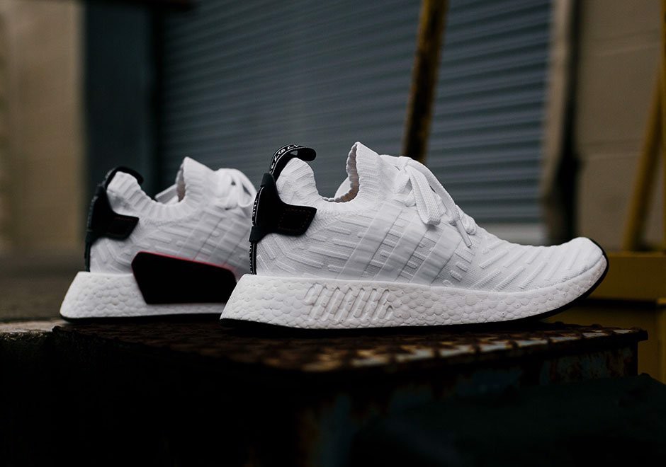 Reviw giày: adidas NMD_R2 Primeknit "White Black" siêu êm ái Hinh anh 4: Reviw giay: adidas NMD_R2 Primeknit "White Black" sieu em ai
