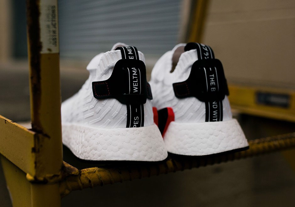 Reviw giày: adidas NMD_R2 Primeknit "White Black" siêu êm ái Hinh anh 6: Reviw giay: adidas NMD_R2 Primeknit "White Black" sieu em ai