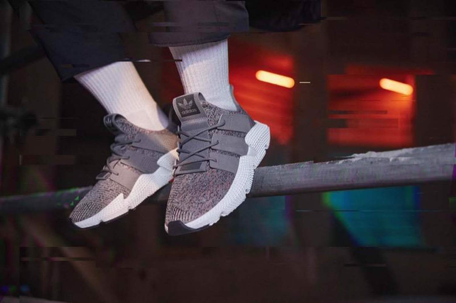 Đôi giày Adidas Prophere đã trở thành tâm điểm chú ý của giới trẻ như thế nào? Hinh anh 3: Doi giay Adidas Prophere da tro thanh tam diem chu y cua gioi tre nhu the nao?