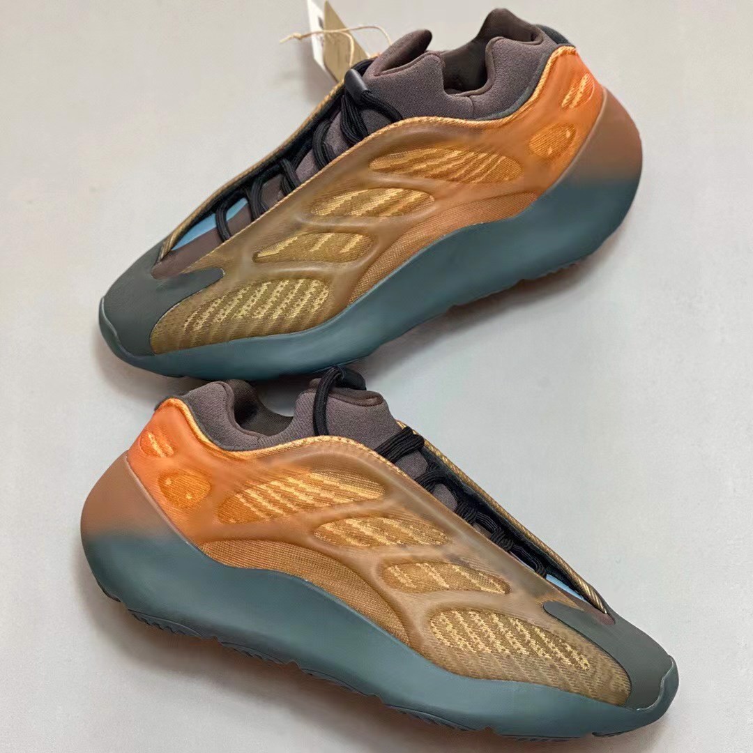 nhung-hinh-anh-chinh-thuc-ve-phien-ban-adidas-yeezy700v3-copper-fade