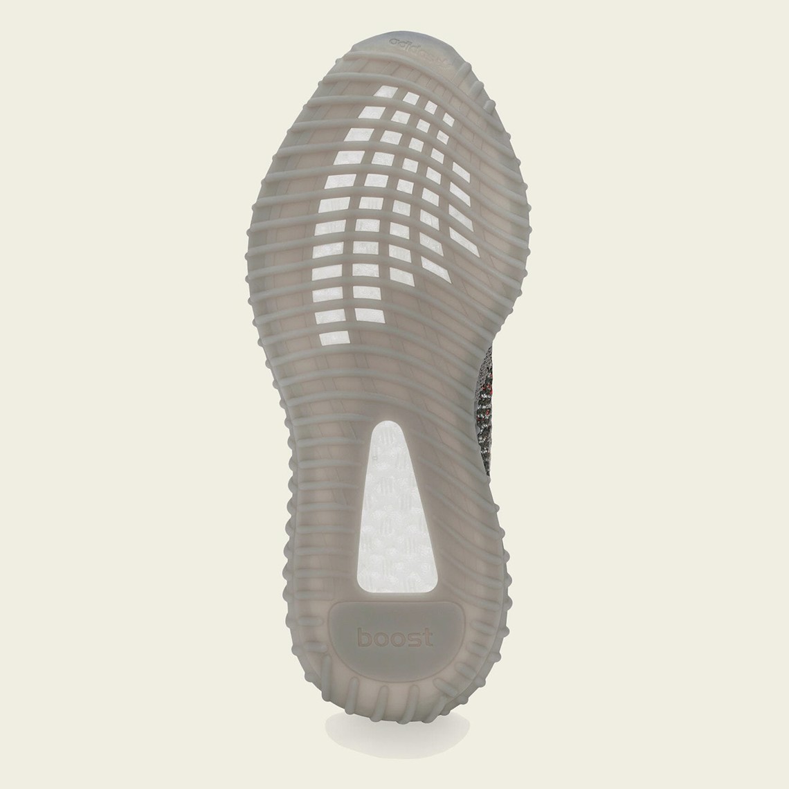hinh-anh-chinh-thuc-cua-doi-yeezy-boost-350-v2-