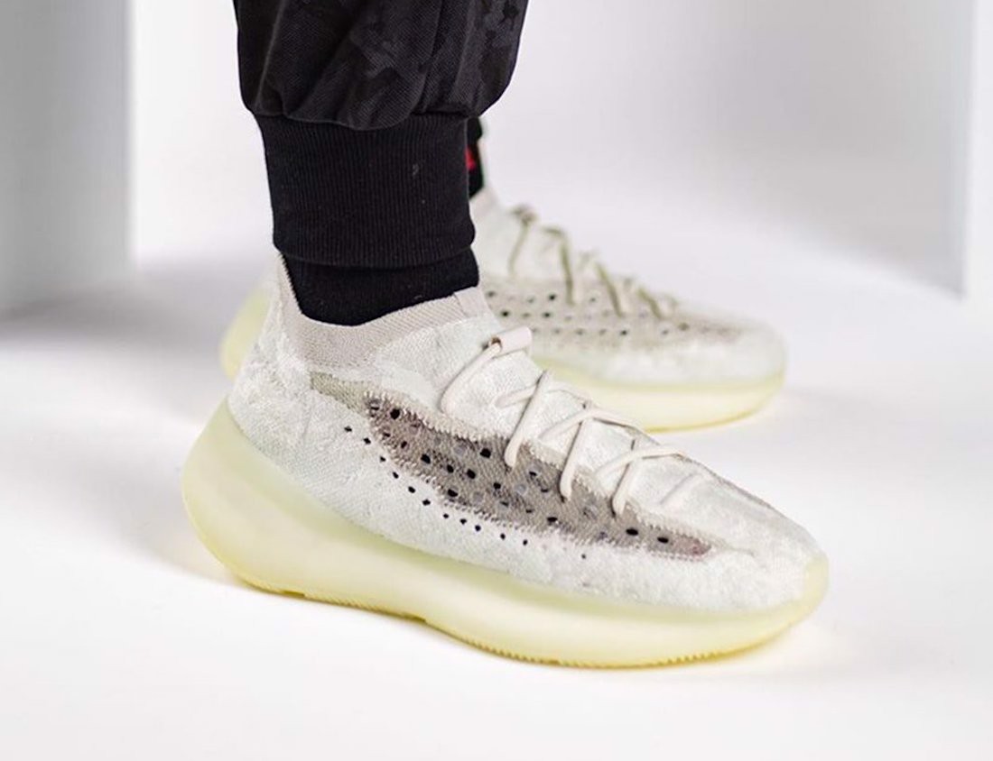 Đã quá muộn để sở hữu một đôi Adidas Yeezy 380 "Calcite Glow"? Hinh anh 5: Da qua muon de so huu mot doi Adidas Yeezy 380 "Calcite Glow"?