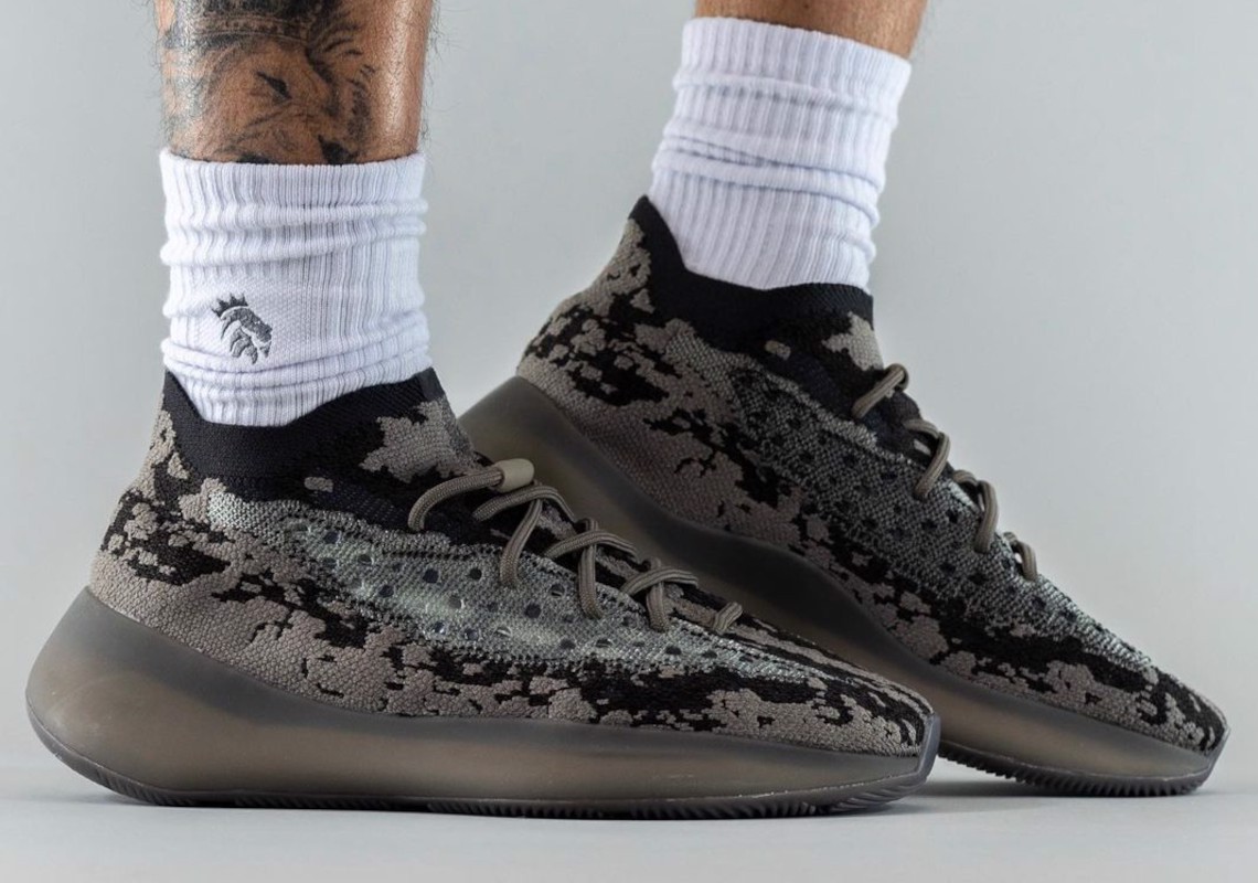 nhung-phien-ban-adidas-yeezy-se-duoc-phat-hanh-vao-thang-10-nam-2021