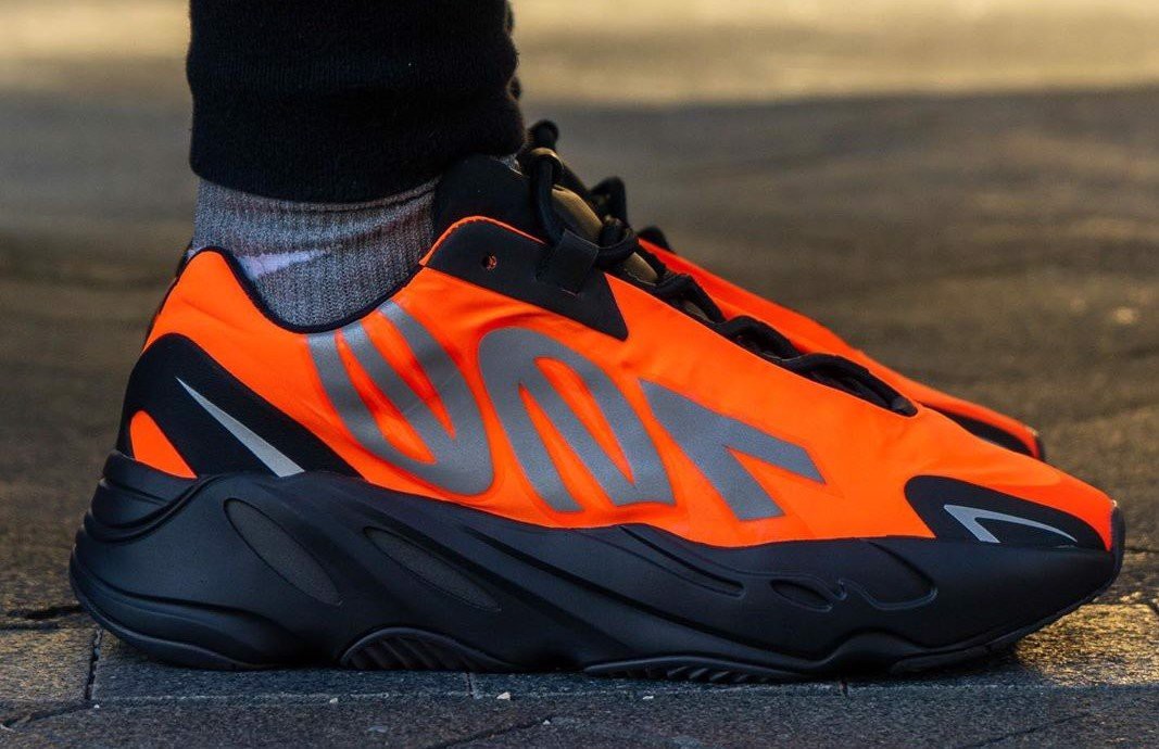 Legitcheck: Cách phân biệt Yeezy Boost 700 MNVN real và fake Hinh anh 1: Legitcheck: Cach phan biet Yeezy Boost 700 MNVN real va fake