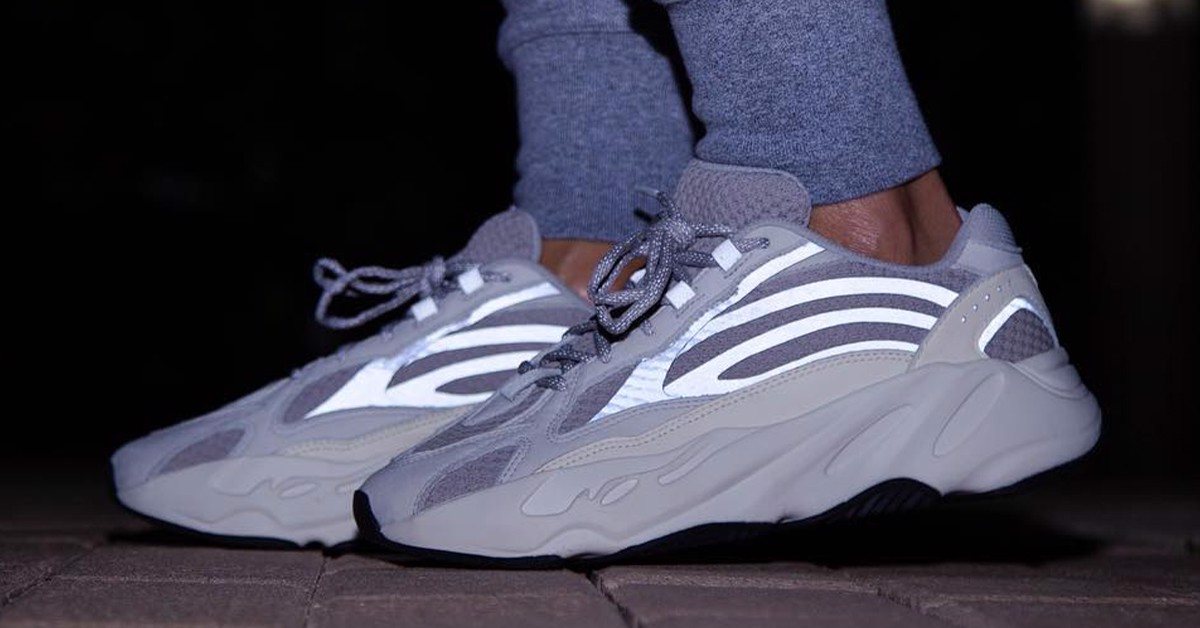 review-giay-adidas-yeezy-700-v2-static