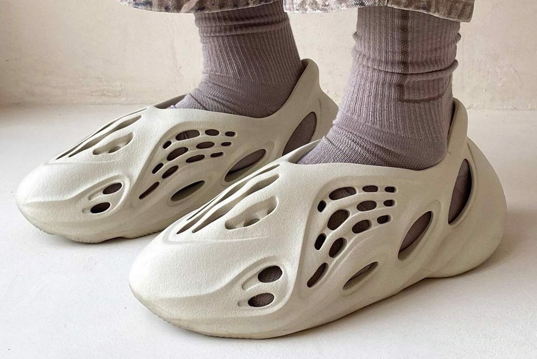 ai-cung-biet-den-yeezy-foam-runner-nhung-chinh-xac-thi-chung-la-gi?