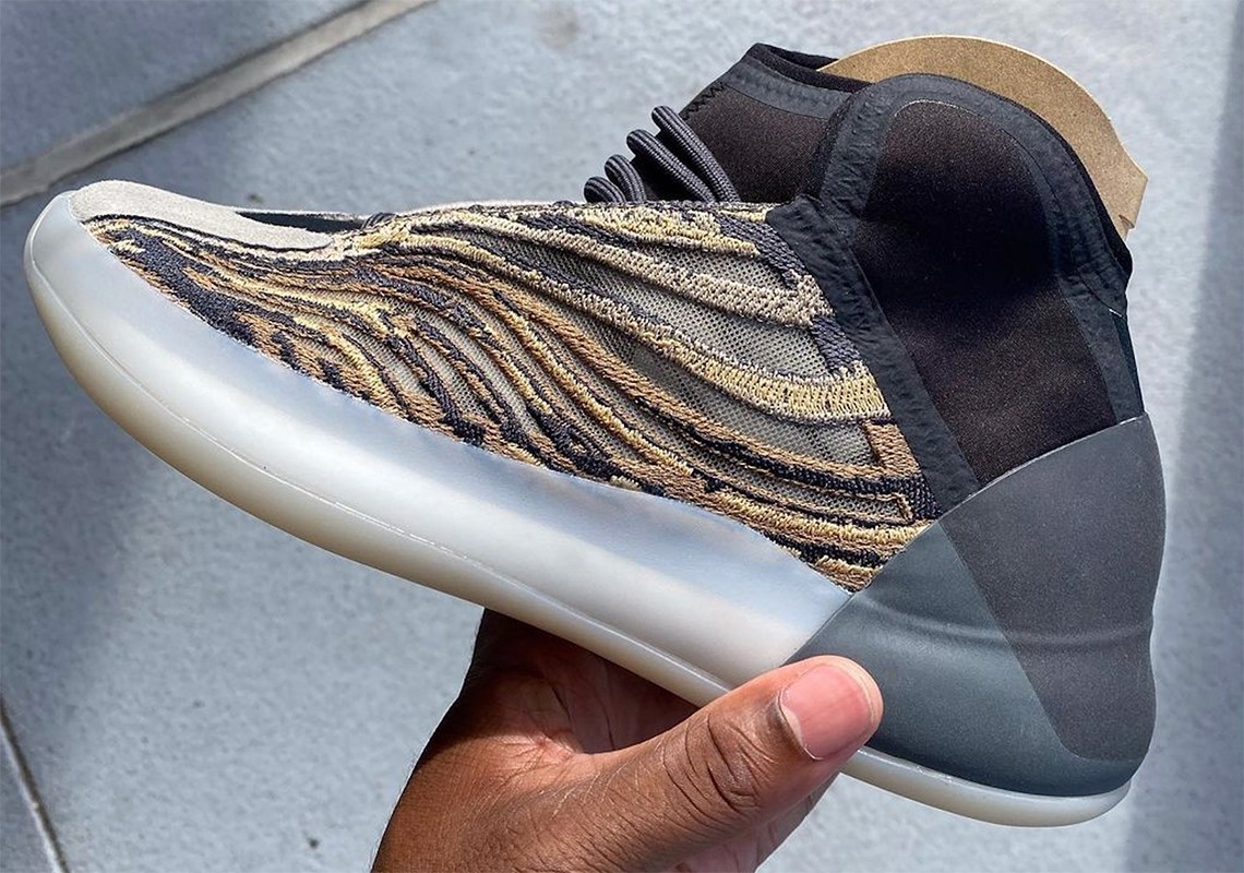 Hinh anh 5: Review giay: Yeezy QNTM "Amber Tint" mau nau huyen bi