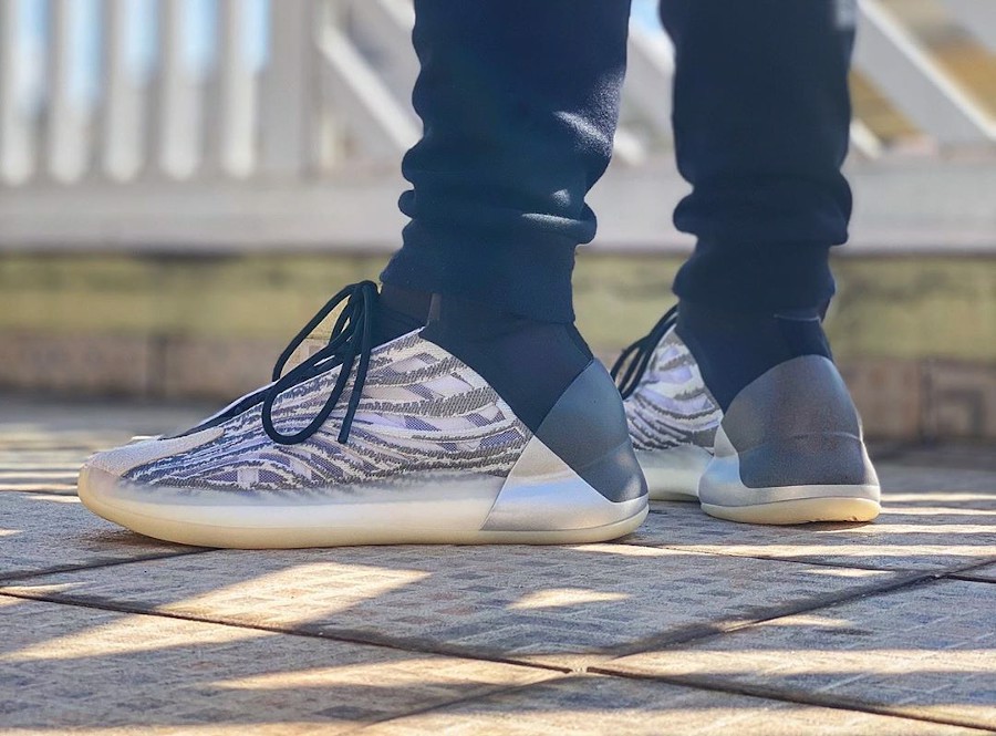 Hinh anh 8: Review giay: Yeezy QNTM "Amber Tint" mau nau huyen bi